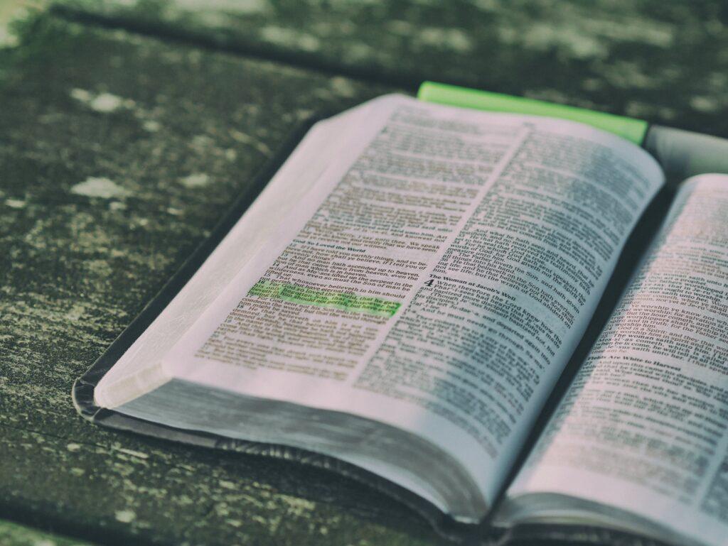 pexels bible 1868359